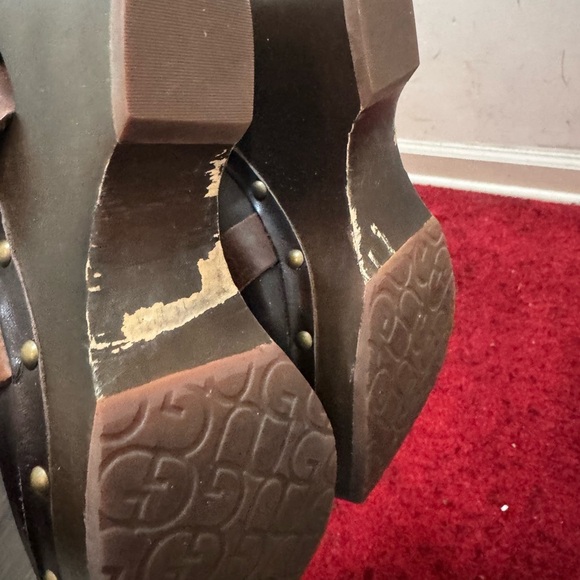 UGG Brown Boots with Smooth Leather and Adjustable Strap - Picture 3 of 6